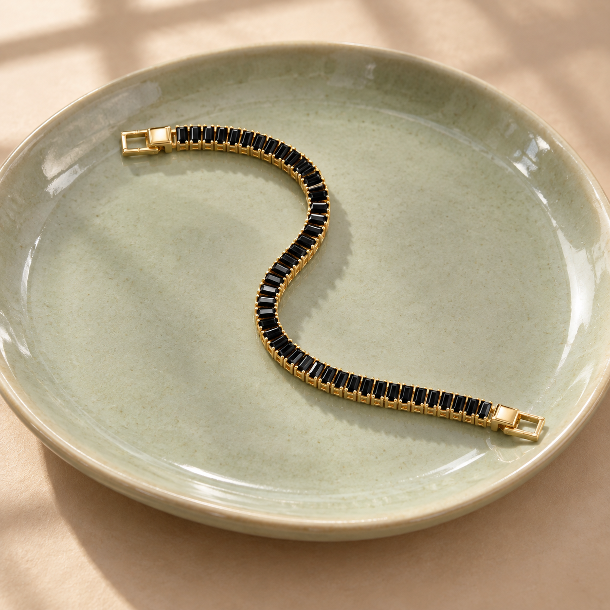 Siyah Baget Taşlı Tenis Bileklik – Gold/Siyah