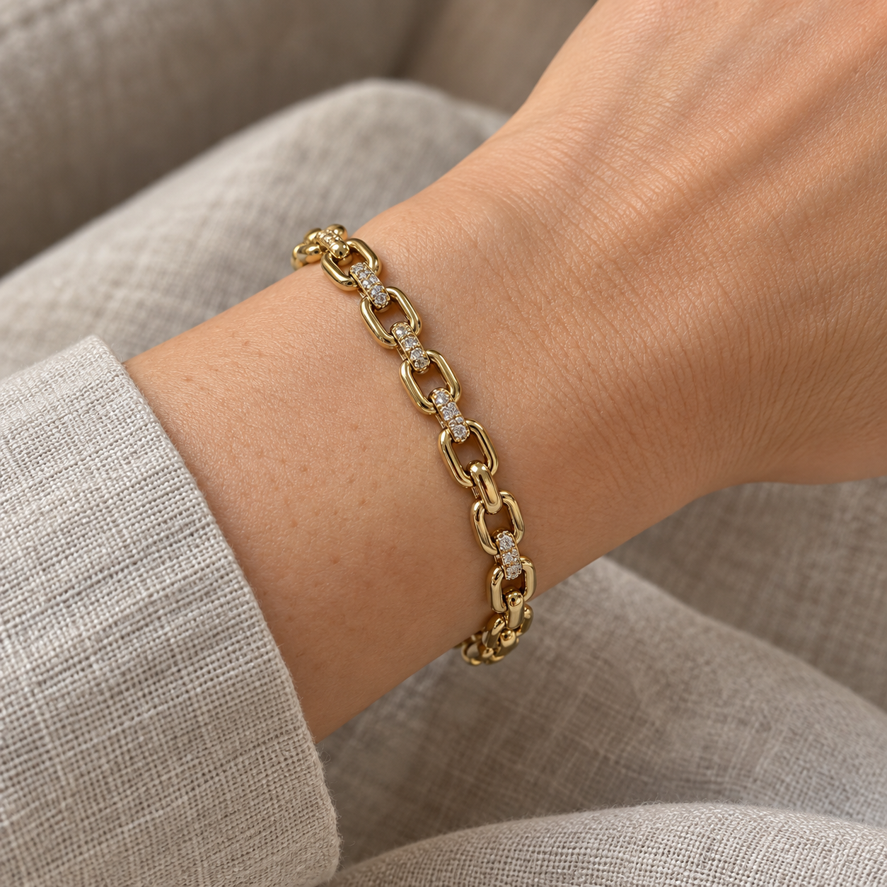 Taşlı Ara Bağlantılı Zincir Bileklik – Gold