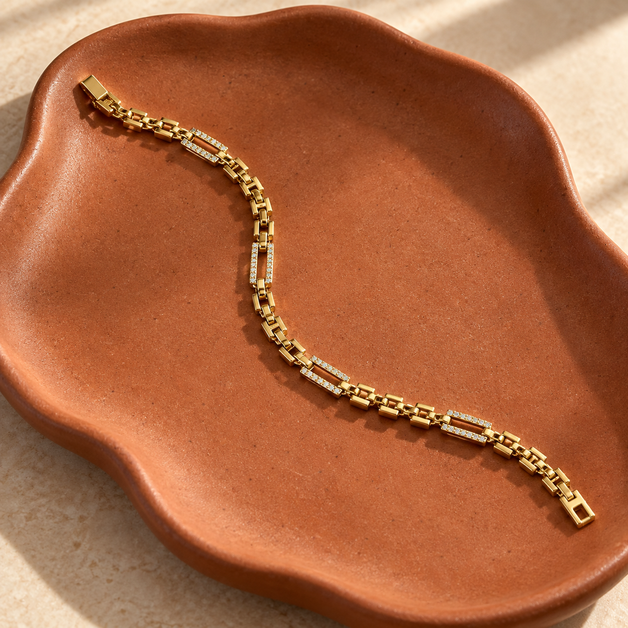 Dikdörtgen Çerçeve Taşlı Bileklik – Gold