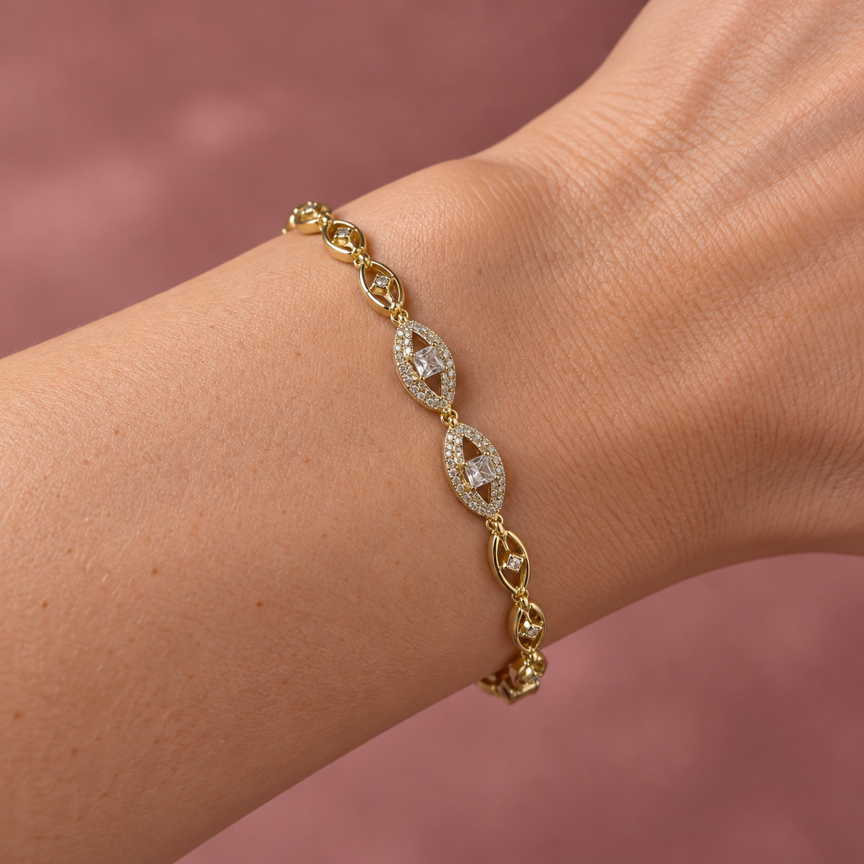 Üç Oval Motifli Taş Bileklik – Gold