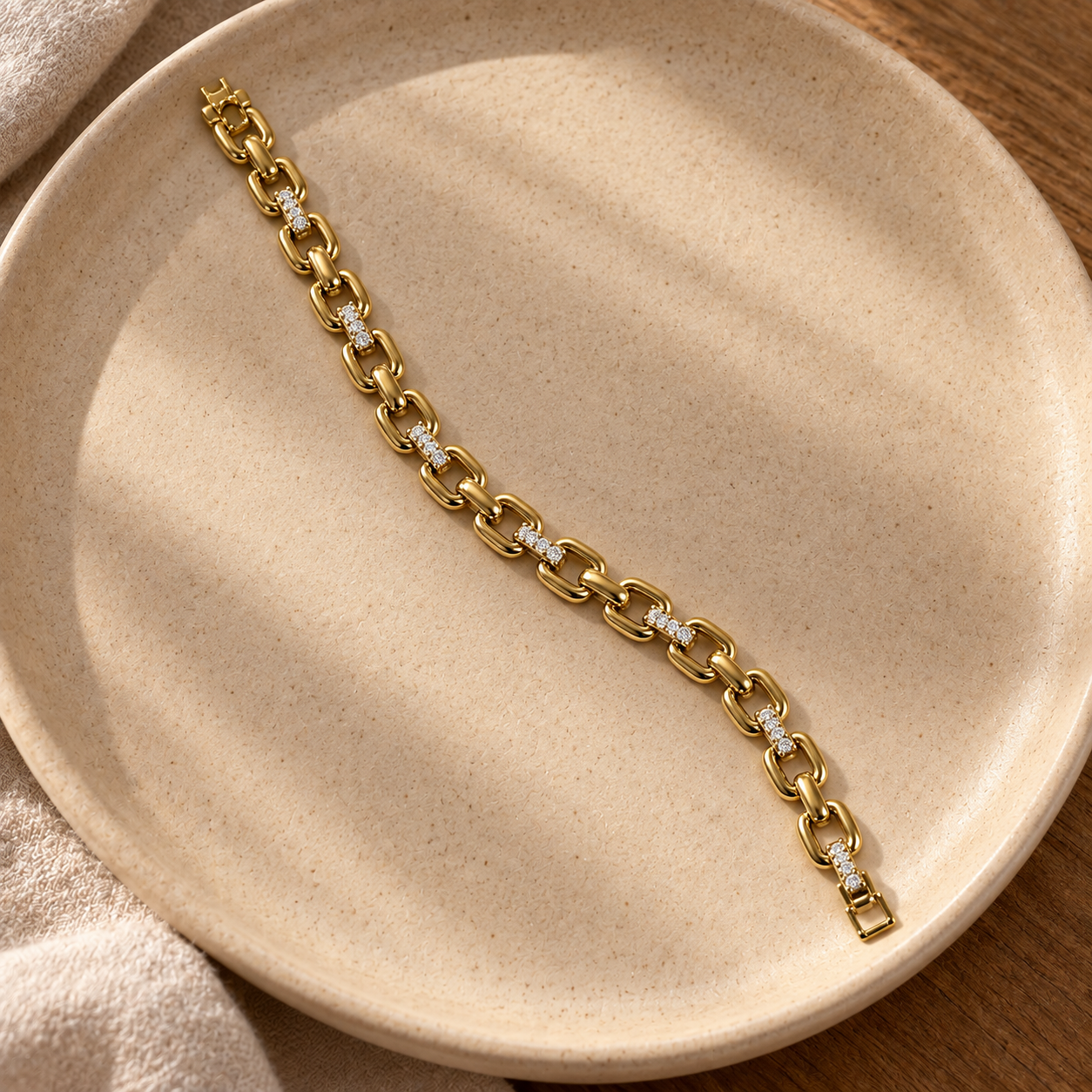 Taşlı Ara Bağlantılı Zincir Bileklik – Gold