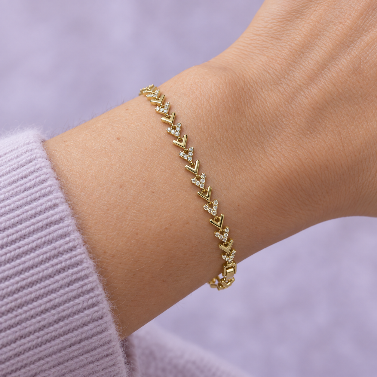 Taşlı V Motifli Bileklik – Gold