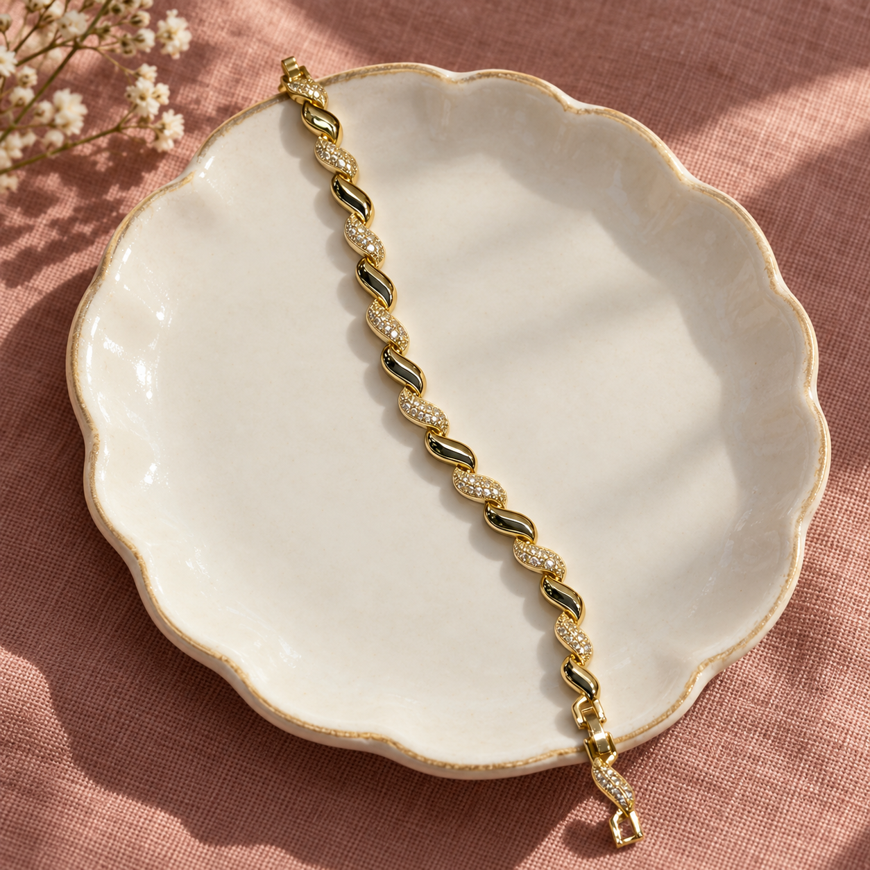 Kıvrımlı Taşlı Bağlantı Bileklik – Gold